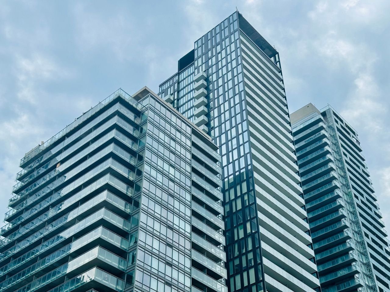 Stunning view of modern skyscrapers in downtown Toronto, Canada, showcasing urban architecture.